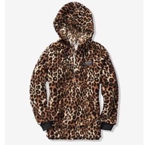 NWT Sherpa Hoodie Medium 1/4 zip